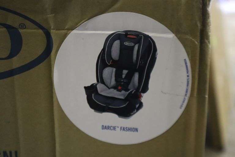 Graco Slimfit 3 in 1 car seat Matthews Auctioneers