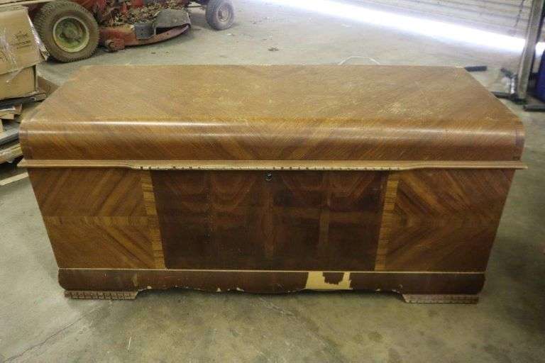 Lane Cedar Chest Matthews Auctioneers