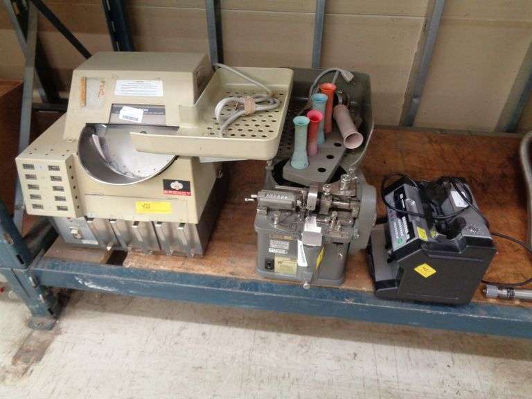1 LOTCOIN COUNTER, ROLLER & BILL COUNTER Matthews Auctioneers