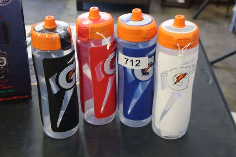 4 Gatorade Bottles Matthews Auctioneers