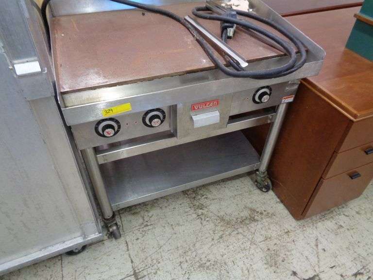 1 EACHVULCAN FLAT TOP GRIDDLE Matthews Auctioneers