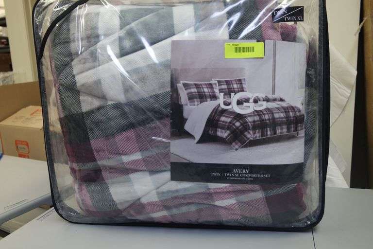 UGG UGG AVERY TWIN /XL COMFORTER SET Matthews Auctioneers