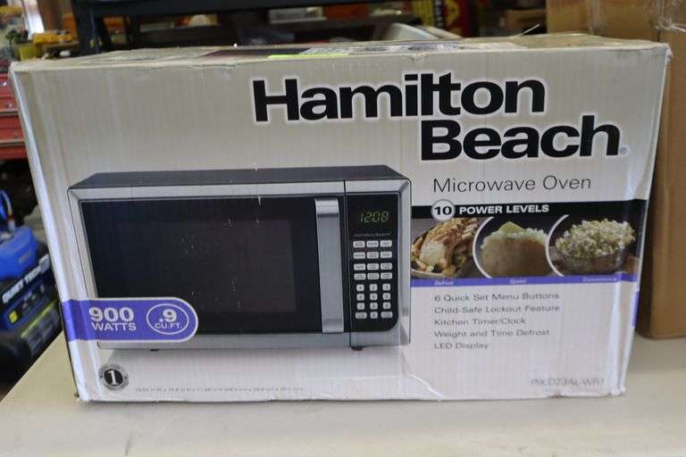 Hamilton Beach 900 watts Microwave Oven Matthews Auctioneers