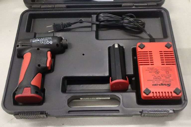 Snap On Cordless Screwdriver with 2 batteries, charger and case