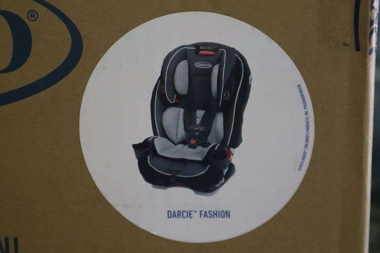 Graco Slimfit 3 in 1 car seat Matthews Auctioneers