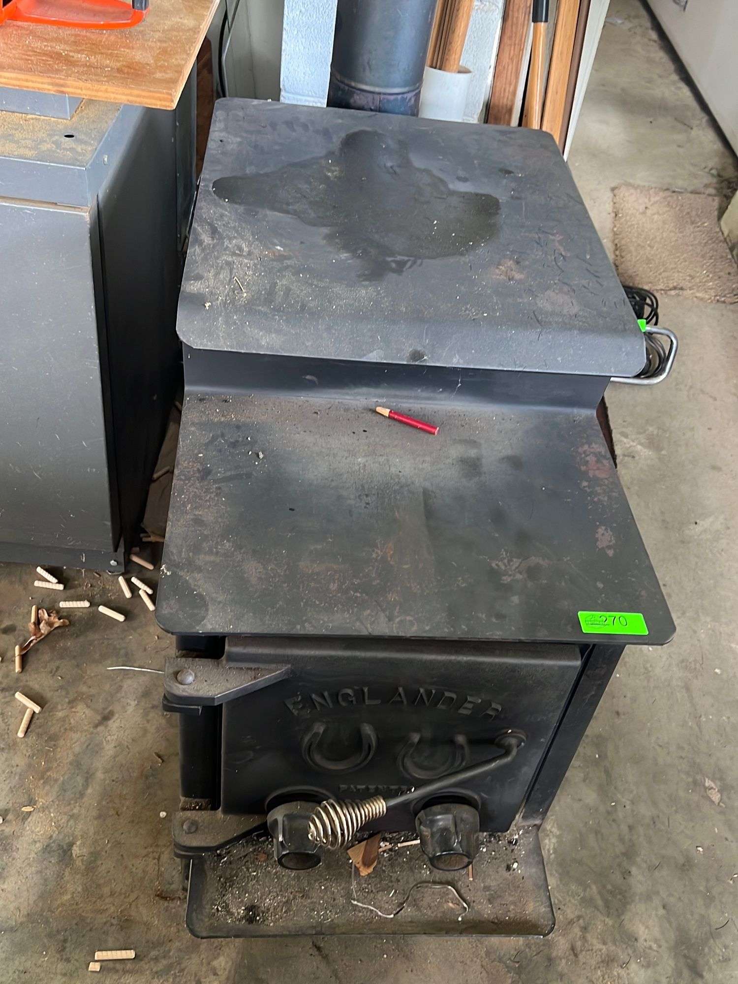 Englander Wood Stove - Matthews Auctioneers