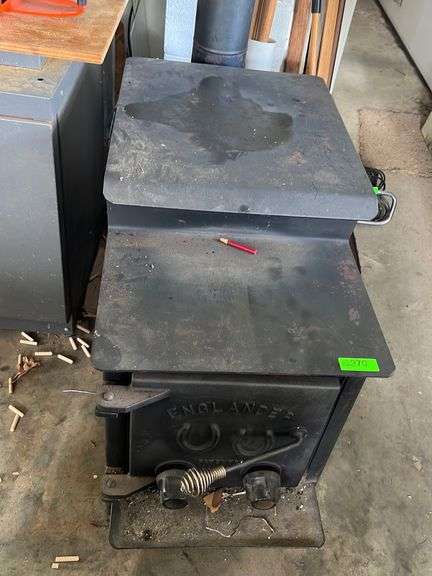 Englander Wood Stove - Matthews Auctioneers