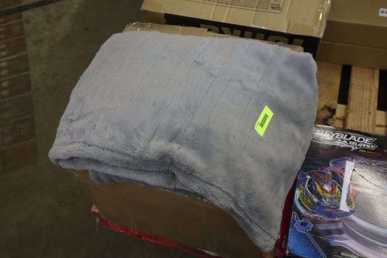 Heated throw blanket Matthews Auctioneers
