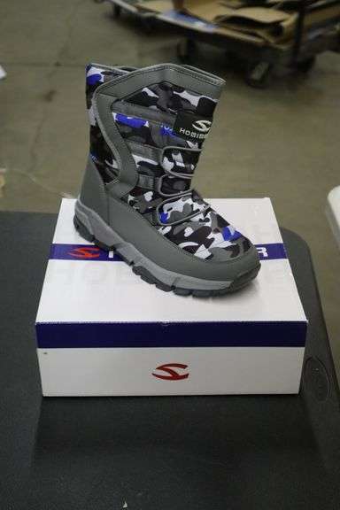 Boys size 2 snow boots - Matthews Auctioneers
