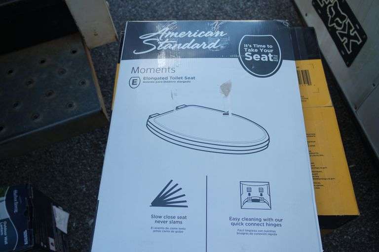 American Standard Bedminster White Elongated SlowClose Toilet Seat