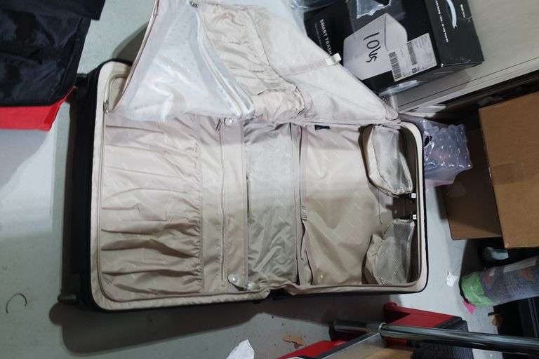 SwissGear 7895 Premium Rolling Garment Bag, Bonus Hanging Feature, Men