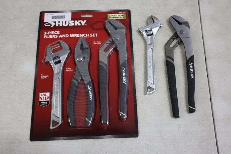Group lot of Husky tools Matthews Auctioneers