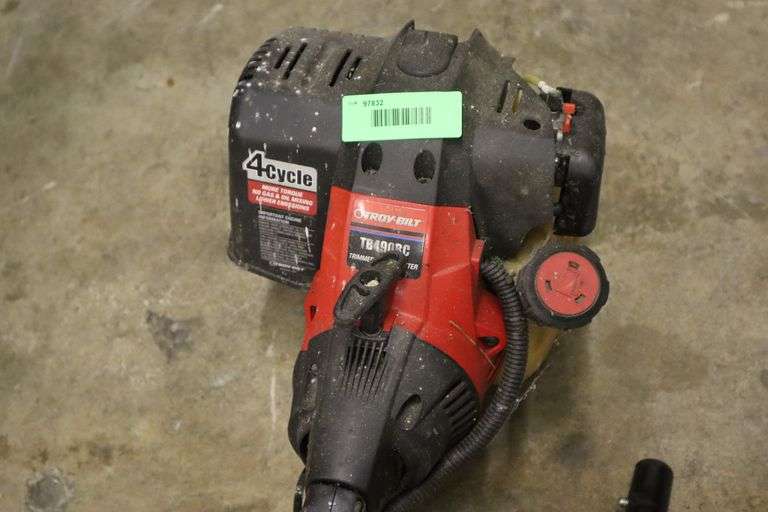 TroyBilt TB490BC 4 cycle Weedeater with 3 attachments Has been used