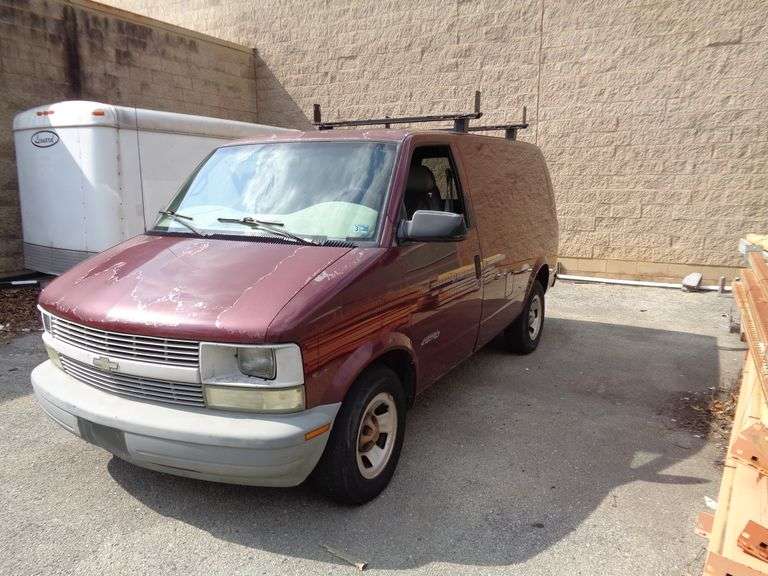 1 EACH2002 CHEVY ASTRO VAN MAROON MILEAGE 42,505 VIN 1GCDM19X42B148011 Matthews Auctioneers