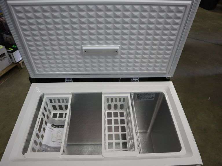 Magic Chef 7.0 cu ft chest freezer Has some slight damage on the lid