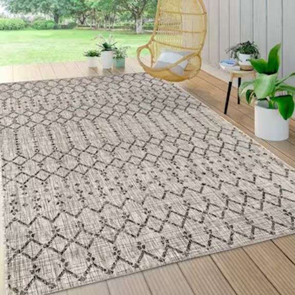 8'x10' Indoor/Outdoor area rug Matthews Auctioneers