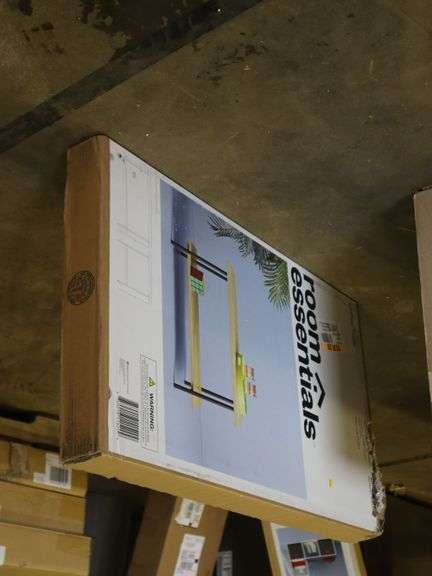 Room Essentials coffee table - Matthews Auctioneers