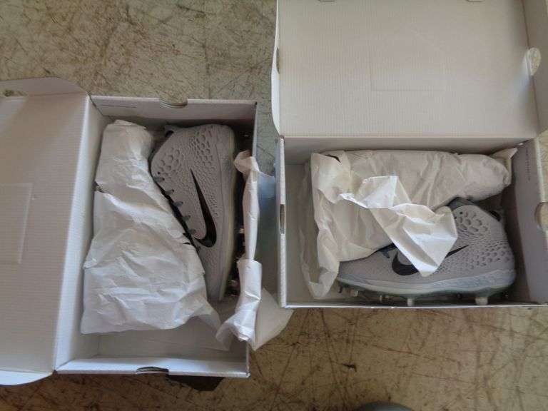 2 NIKE CLEATS SIZE 8 Matthews Auctioneers