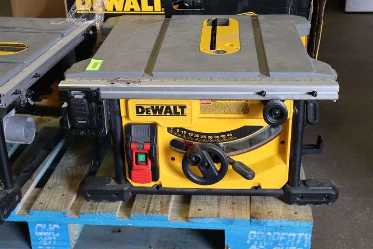 Dewalt 81/4" jobsite table saw Has been used. Tested and working