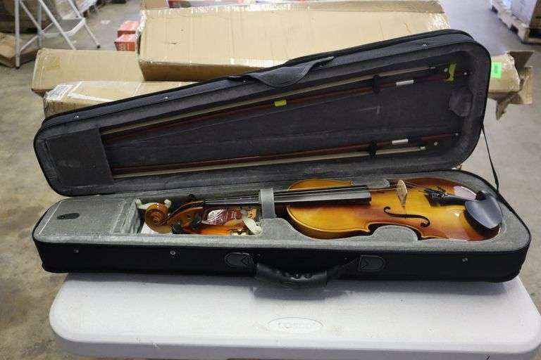Eastar 4/4 violin set full size Matthews Auctioneers