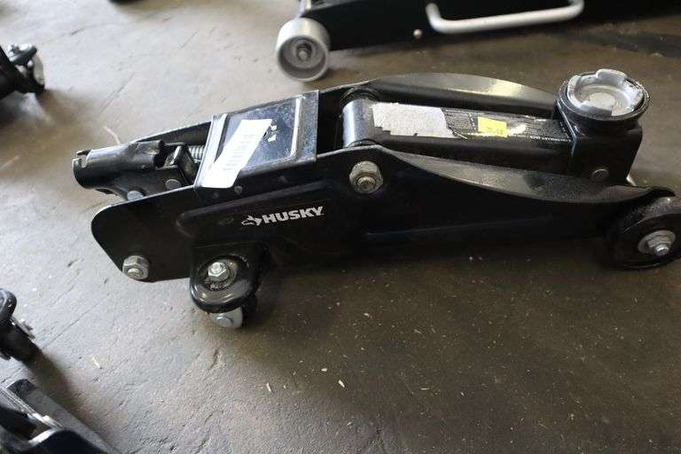 Husky 2 ton trolley jack Missing handle Matthews Auctioneers