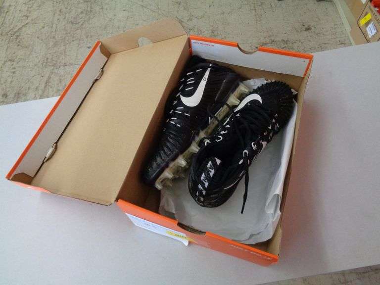 1 EACH NIKE CLEATS SIZE 10.5 Matthews Auctioneers