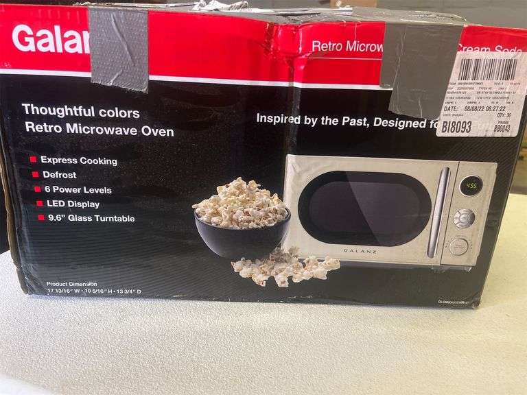 Galanz retro microwave oven - Matthews Auctioneers