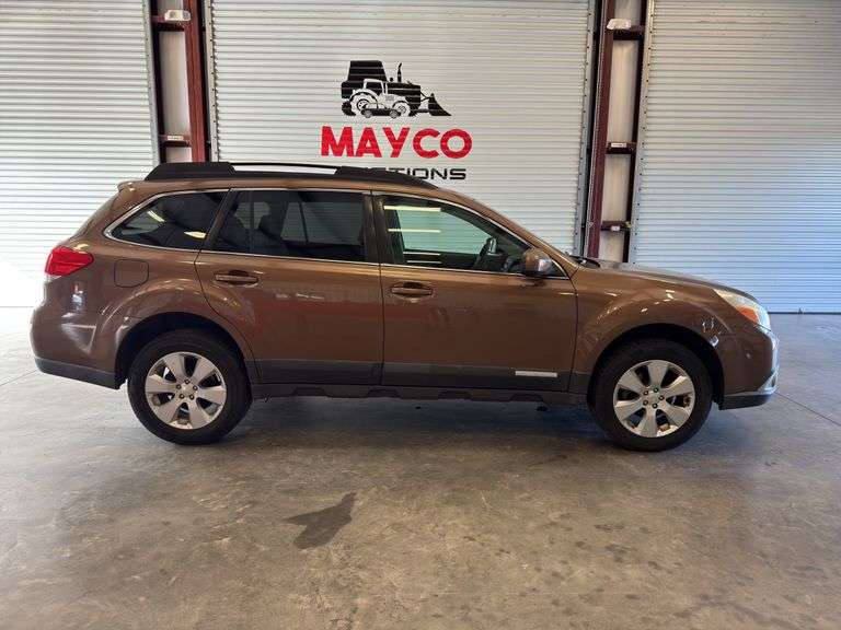 2011 SUBARU Outback