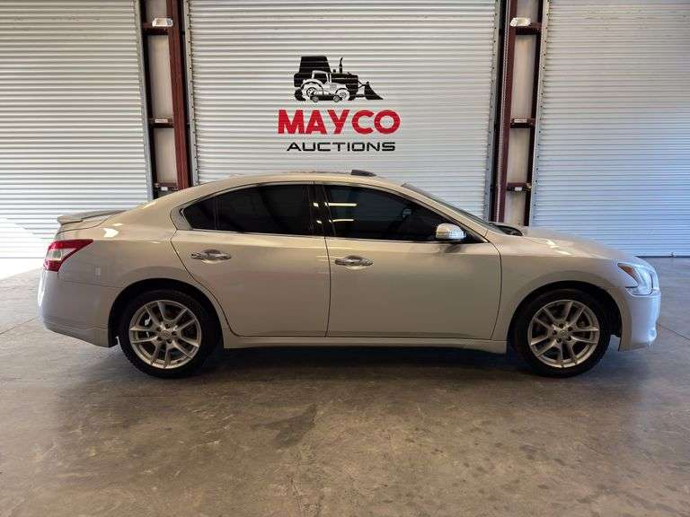 2010 NISSAN Maxima