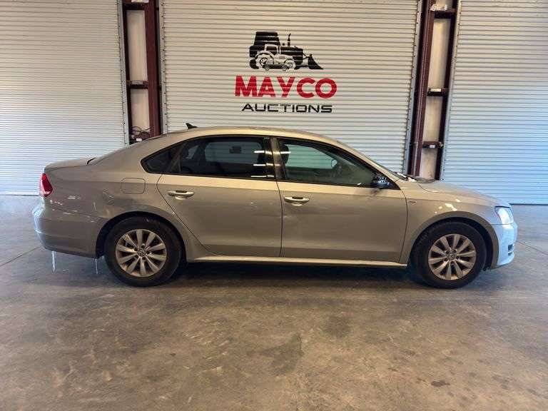 2014 VOLKSWAGEN Passat