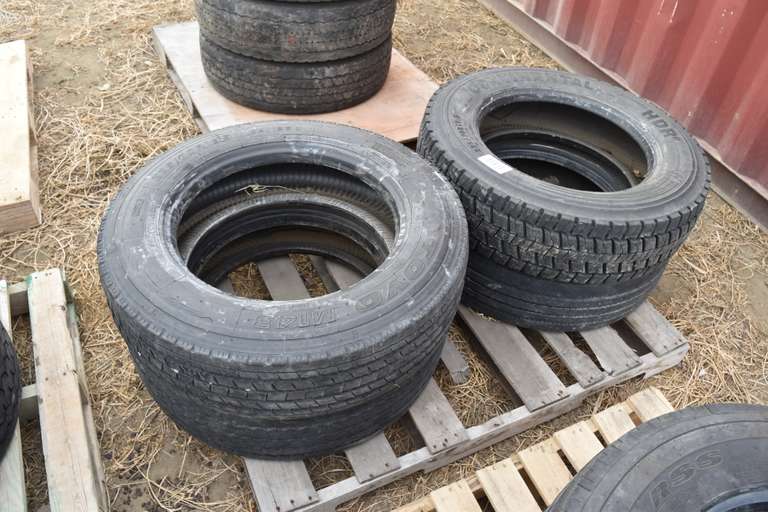 7 truck tires 19.5" (fr) Musser Bros. Inc.