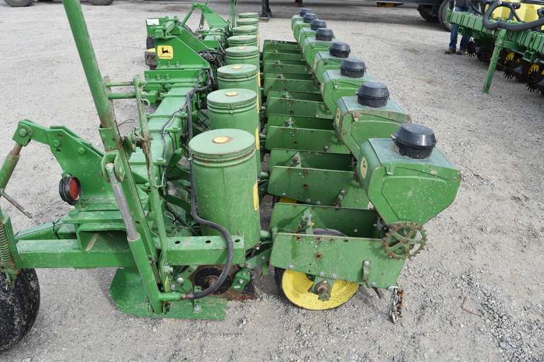 John Deere 71 Planter 8R24 Musser Bros. Inc.