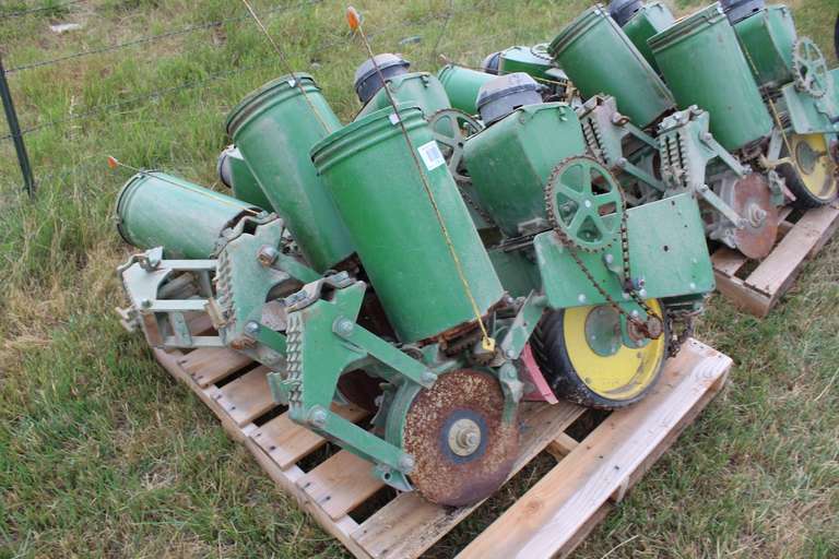 6 John Deere 71 Planter Units, Musser Bros. Inc.
