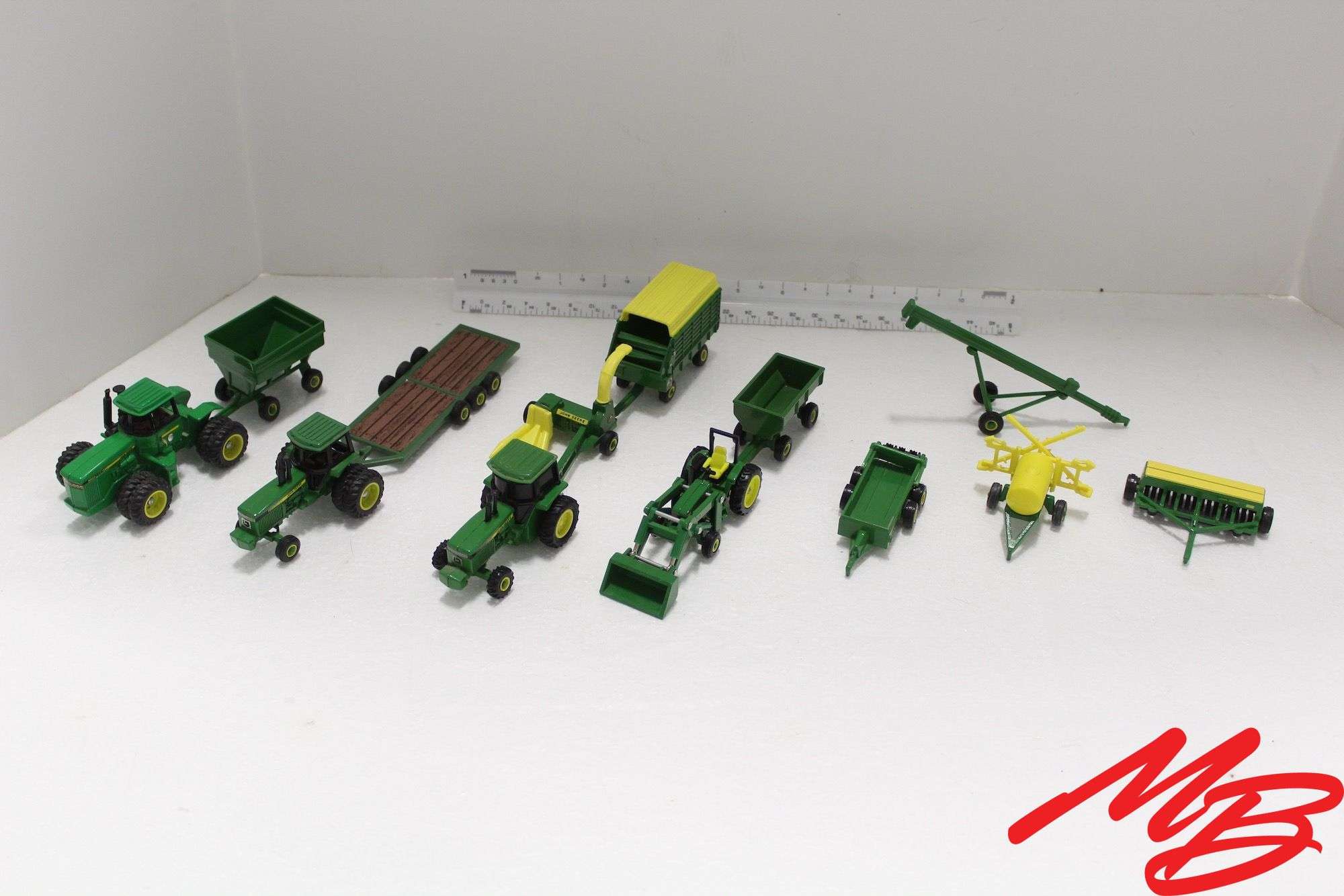John Deere Farm Set 1/64th