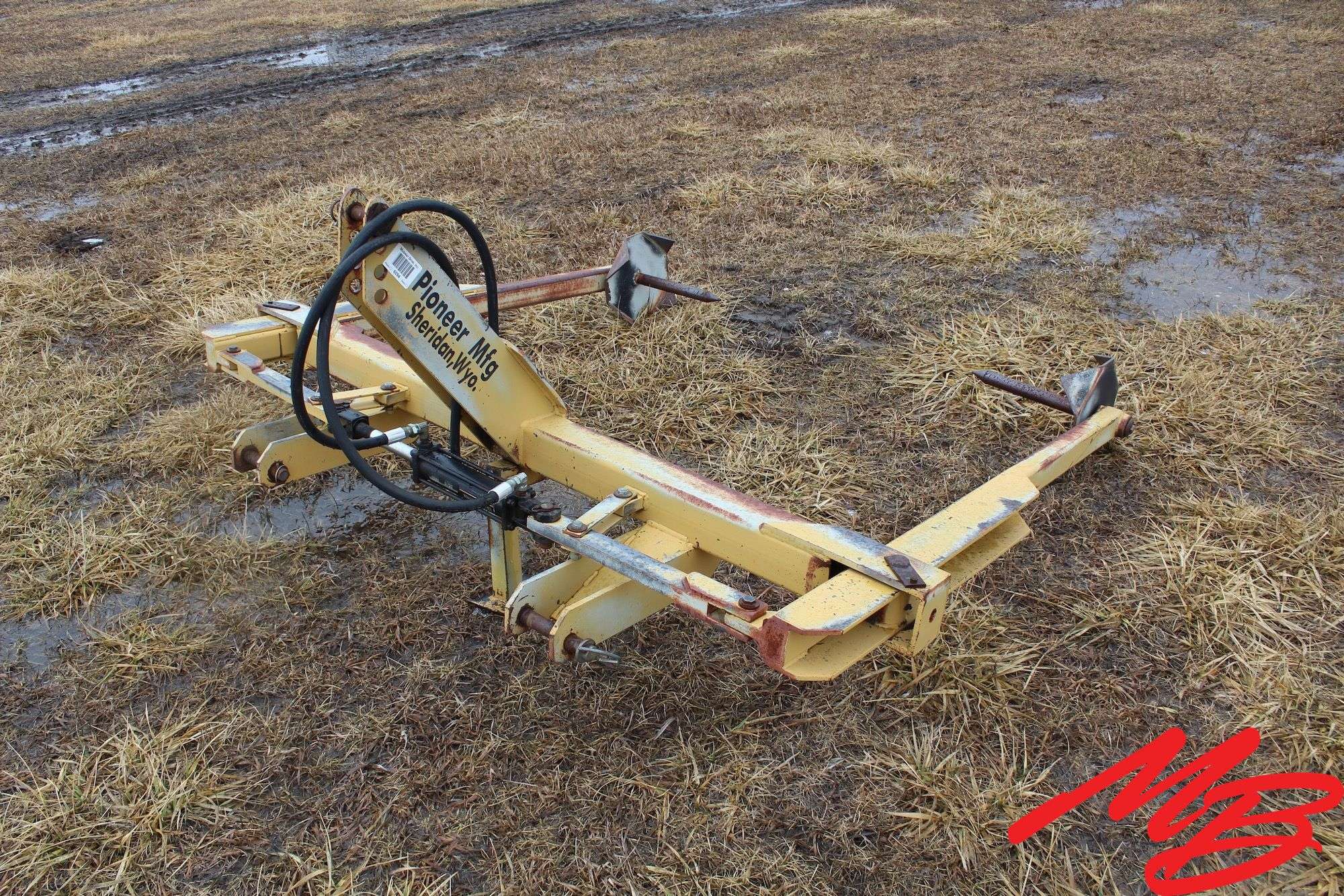Pioneer MFG Round Bale UnRoller