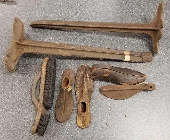 Antique cast iron shoe molds Matthew Bullock Auctioneers