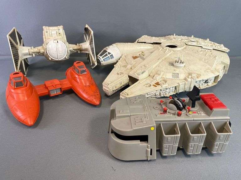 Group Of 4 Vintage Star Wars Vehicles Matthew Bullock Auctioneers