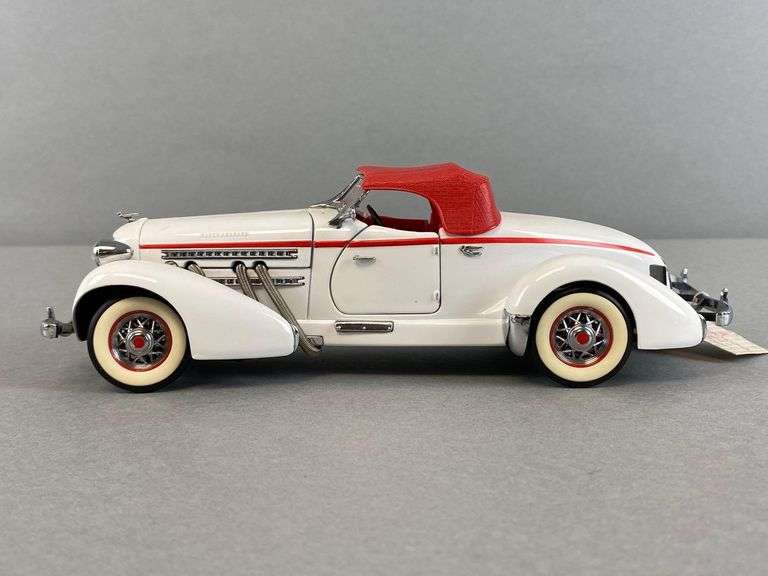 Voiture Miniature Auburn Speedster 1935 Rouge Corail - Modèle Die-cast 1:32 Signature Models - Avec Support