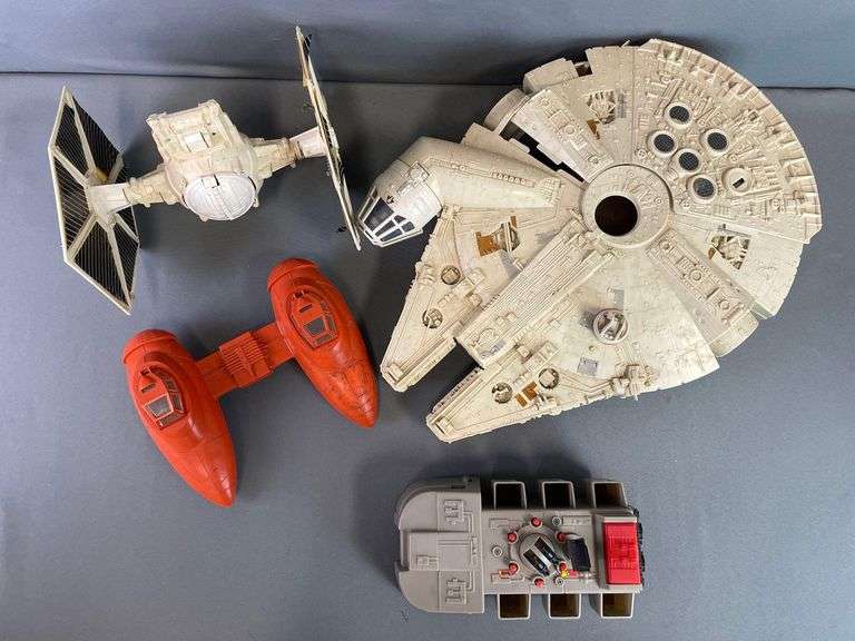 Group Of 4 Vintage Star Wars Vehicles Matthew Bullock Auctioneers