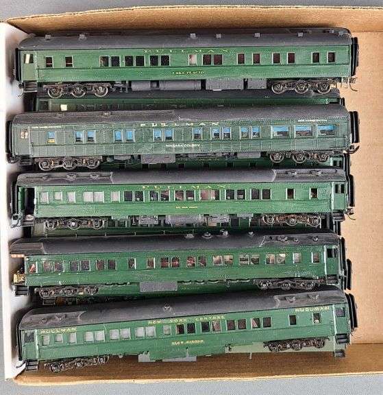 Group of 11 HO Scale Passenger Train Cars Matthew Bullock Auctioneers