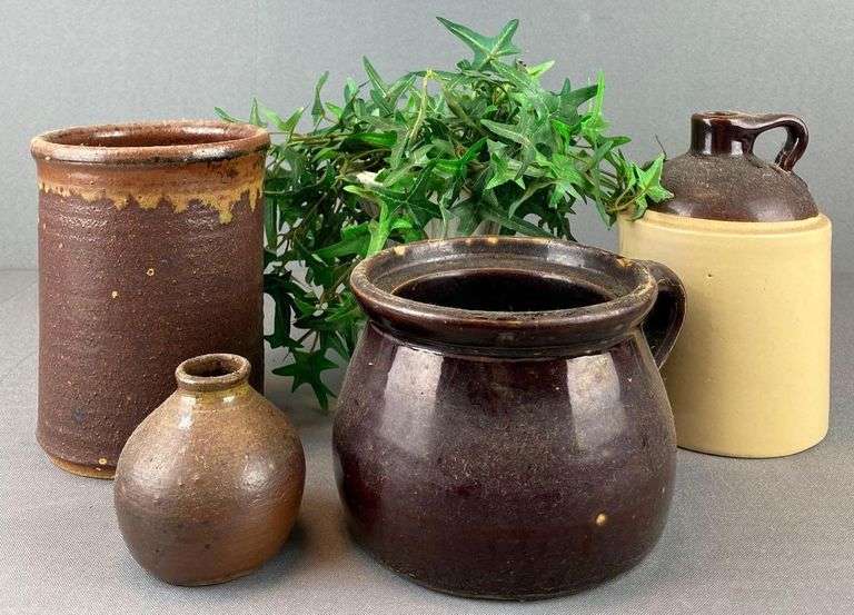 Group of Pottery Items - Matthew Bullock Auctioneers