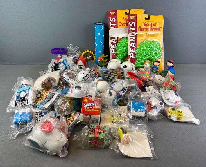 Group of Assorted Peanuts Toys - Matthew Bullock Auctioneers
