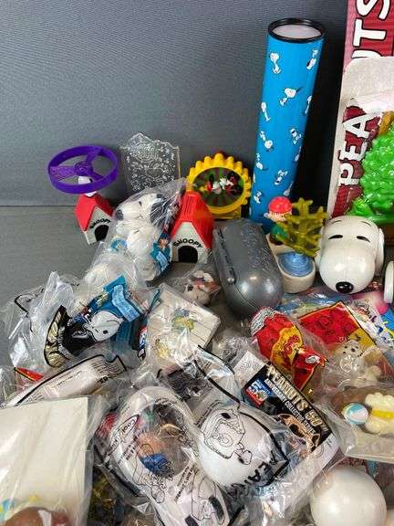 Group of Assorted Peanuts Toys - Matthew Bullock Auctioneers