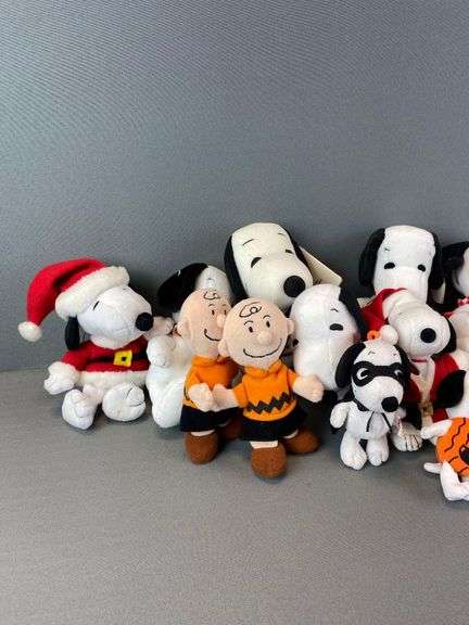Group of 20 Assorted Peanuts Plushies - Matthew Bullock Auctioneers