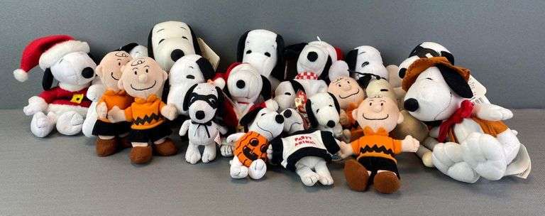 Group of 20 Assorted Peanuts Plushies - Matthew Bullock Auctioneers