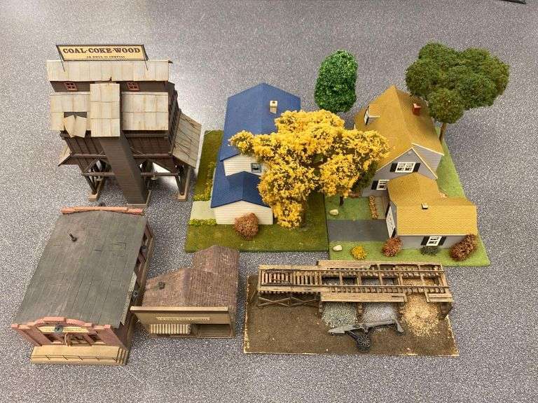 Group Of Ho Scale Buildings Matthew Bullock Auctioneers