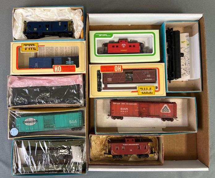 Group of 10 HO Scale Train Cars Matthew Bullock Auctioneers