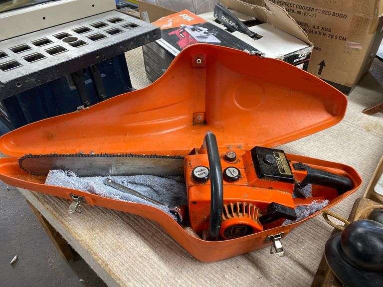 Echo 302 Chainsaw in Case Matthew Bullock Auctioneers