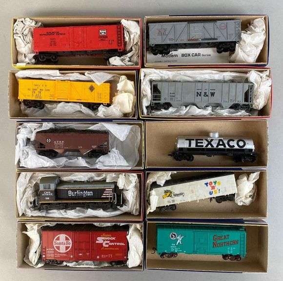 Group of 10 HO Scale Train Cars Matthew Bullock Auctioneers