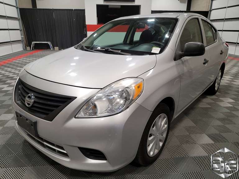 2014 Nissan Versa  SV